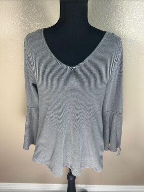 Chacha Vente Black & Gray Striped V-Neck Statement Sleeve Top Sz S